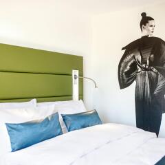 Hotel Indigo Düsseldorf - Victoriaplatz сейф в номере