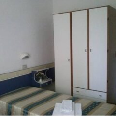 Hotel Maioli Римини сейф в номере
