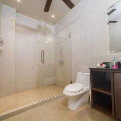Отель Villa Ploi Attitaya 6 Bed 2 Storey Villa Near Nai Harn Beach Таиланд, Равай - отзывы, цены и фото номеров - забронировать отель Villa Ploi Attitaya 6 Bed 2 Storey Villa Near Nai Harn Beach онлайн ванная фото 2