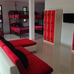 Samui Backpacker Hotel развлечения