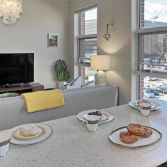 Отель Stylish 1BR w/ Pool + Gym South Capitol комната для гостей фото 5
