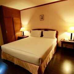 Отель Travel Lodge Suriwongse - Adult Only Бангкок комната для гостей фото 4