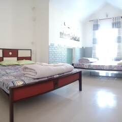 Europe Town Hostel & Bar Adults Only Далат комната для гостей