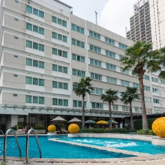 Legacy Suites Hotel Sukhumvit by Compass Hospitality бассейн фото 2