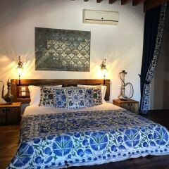 Saint Artemios Boutique Hotel сейф в номере