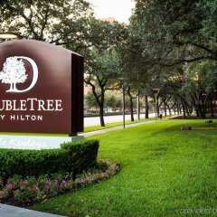 Отель DoubleTree Suites by Hilton Houston by the Galleria спортивное сооружение