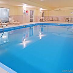 Отель La Quinta Inn & Suites Columbus West - Hilliard бассейн фото 2