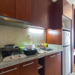 Апартаменты The Manor Luxury 1BR Apartment Center в номере фото 2