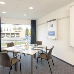 Отель Holiday Inn Express Zurich Airport Швейцария, Рюмланг - 1 отзыв об отеле, цены и фото номеров - забронировать отель Holiday Inn Express Zurich Airport онлайн в номере