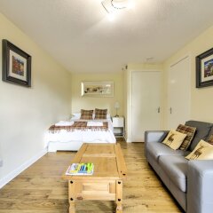 Отель Stunning Studio Apartment Castle View Великобритания, Эдинбург - отзывы, цены и фото номеров - забронировать отель Stunning Studio Apartment Castle View онлайн комната для гостей фото 4