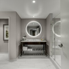 Отель Hilton Columbus at Easton США, Колумбус - отзывы, цены и фото номеров - забронировать отель Hilton Columbus at Easton онлайн ванная