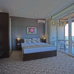 Гостиница Bristol Apart Hotel в Лазаревском отзывы, цены и фото номеров - забронировать гостиницу Bristol Apart Hotel онлайн Лазаревское комната для гостей фото 4