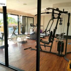 New Square Patong Hotel фитнесс-зал
