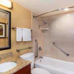 Отель Courtyard by Marriott Los Angeles Pasadena/Monrovia ванная