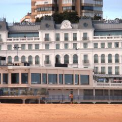 Отель Gran Hotel Sardinero Испания, Сантандер - отзывы, цены и фото номеров - забронировать отель Gran Hotel Sardinero онлайн пляж