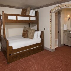 Отель The Arrabelle at Vail Square, A RockResort детские мероприятия