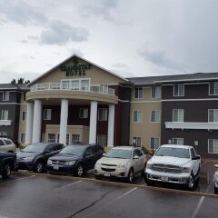 Отель GrandStay Residential Suites - Eau Claire парковка