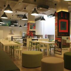 Отель Hola Hostal Eixample гостиничный бар