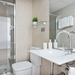 Отель Aspasios Las Ramblas Apartments Испания, Барселона - отзывы, цены и фото номеров - забронировать отель Aspasios Las Ramblas Apartments онлайн ванная