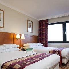 Отель Holiday Inn Edinburgh City West Эдинбург комната для гостей