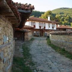 Отель Guest House Dimcho Kehaias Cafe Болгария, Сливен - отзывы, цены и фото номеров - забронировать отель Guest House Dimcho Kehaias Cafe онлайн приотельная территория