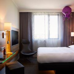 Отель Moxy Munich Messe Ашхайм комната для гостей