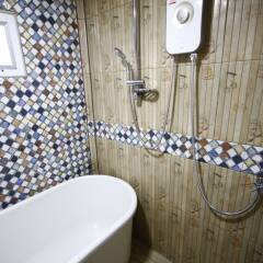 Отель Apinya Resort Bangsaray