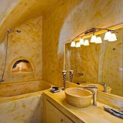 Отель Lava Suites and Lounge Греция, Остров Санторини - отзывы, цены и фото номеров - забронировать отель Lava Suites and Lounge онлайн ванная
