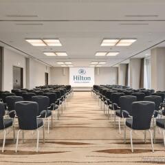 Отель Hilton Vienna Danube Waterfront