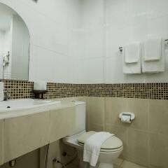 Отель Unico Srinakarin Residence Бангкок ванная