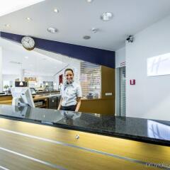 Отель Holiday Inn Express Cologne Mulheim Кёльн гостиничный бар