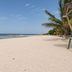 Отель Seacastles Exora Beach Suite Ямайка, Монтего-Бей - отзывы, цены и фото номеров - забронировать отель Seacastles Exora Beach Suite онлайн пляж