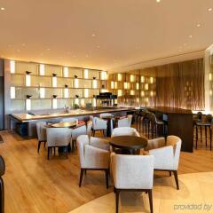 Отель Novotel Citygate Hong Kong гостиничный бар