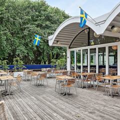 Отель First Camp Malmö бассейн