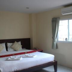 Отель Patong Palm Guesthouse комната для гостей фото 3