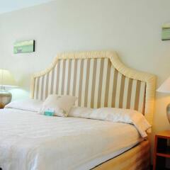 Отель Beachcombers Hotel Сент-Винсент и Гренадины, Остров Бекия - отзывы, цены и фото номеров - забронировать отель Beachcombers Hotel онлайн комната для гостей фото 4