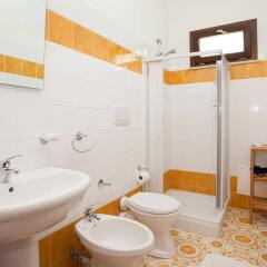 Отель Kunesias B&B Италия, Чинизи - отзывы, цены и фото номеров - забронировать отель Kunesias B&B онлайн ванная фото 2