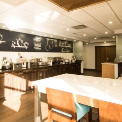 Отель Best Western Plus Suites Downtown Канада, Калгари - отзывы, цены и фото номеров - забронировать отель Best Western Plus Suites Downtown онлайн питание фото 2