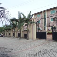 Brighton Hotel and Suites парковка