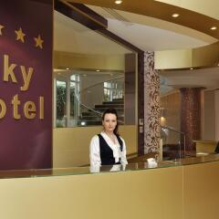 Отель Sky Hotel Албания, Тирана - отзывы, цены и фото номеров - забронировать отель Sky Hotel онлайн интерьер отеля фото 3