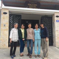 Отель Homestay Golden Bee городской автобус