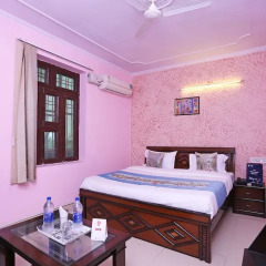 OYO 9558 Hotel Chhavi Holidays сейф в номере