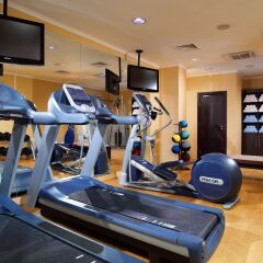Гостиница Courtyard by Marriott Kazan Kremlin фитнесс-зал