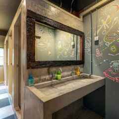 Sloth Hostel Don Mueang Бангкок ванная