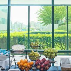 Отель Rosedale On Robson Suite Hotel Канада, Ванкувер - отзывы, цены и фото номеров - забронировать отель Rosedale On Robson Suite Hotel онлайн питание