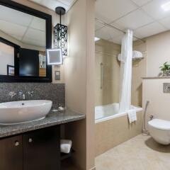 Отель Holiday Inn Dubai - Al Barsha ванная фото 2