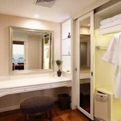Grande Centre Point Hotel Ratchadamri сейф в номере