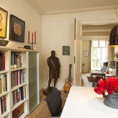 Отель B&B Alphabet - Luxury Guesthouse and Art Gallery развлечения