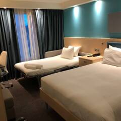 Отель Hampton by Hilton Bristol Airport комната для гостей фото 5