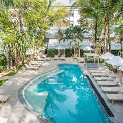 Отель Emerald Garden Resort бассейн